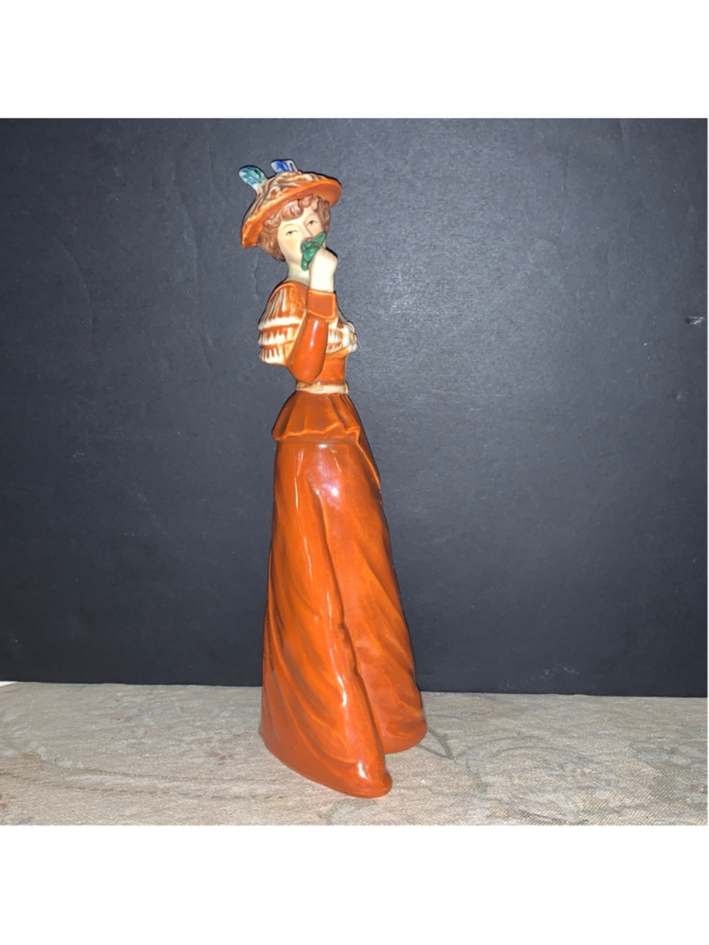 Goebel "The Visitor 1894" Figurine Brown/White